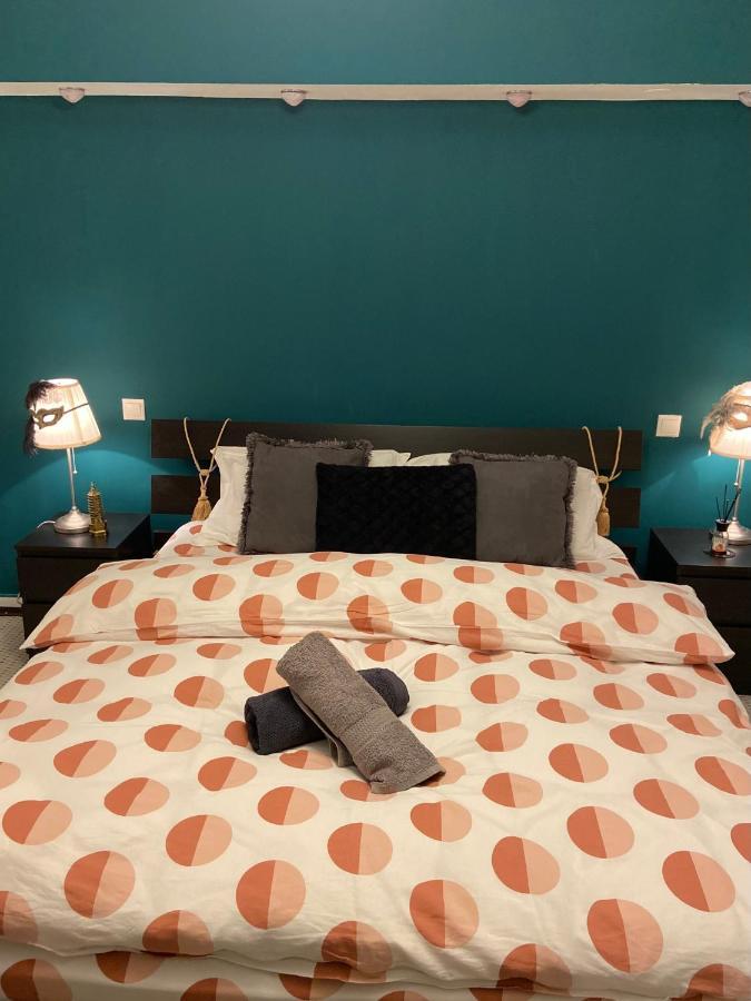 Comfy Apartment With Private Parking And Netflix บูคาเรสต์ ภายนอก รูปภาพ