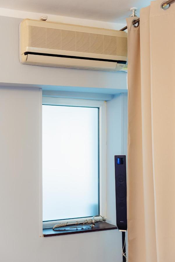 Comfy Apartment With Private Parking And Netflix บูคาเรสต์ ภายนอก รูปภาพ