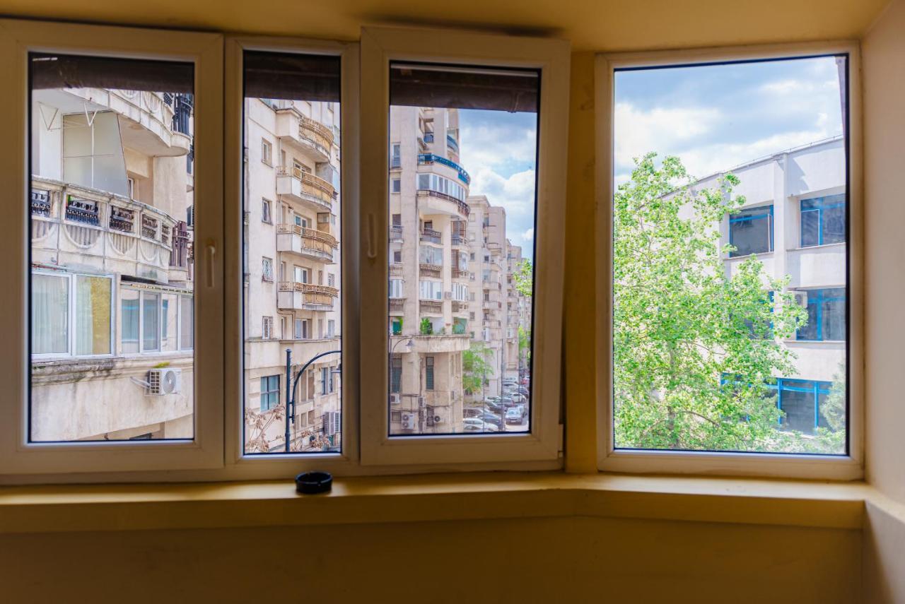 Comfy Apartment With Private Parking And Netflix บูคาเรสต์ ภายนอก รูปภาพ