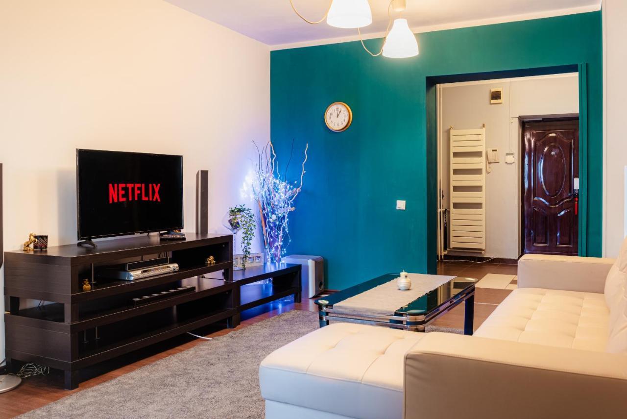 Comfy Apartment With Private Parking And Netflix บูคาเรสต์ ภายนอก รูปภาพ