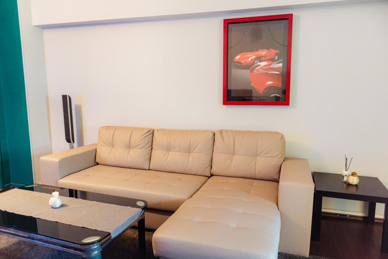 Comfy Apartment With Private Parking And Netflix บูคาเรสต์ ภายนอก รูปภาพ