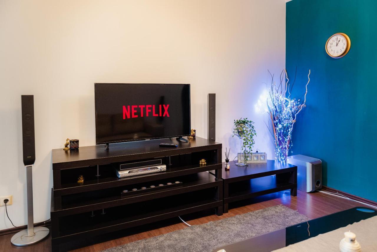 Comfy Apartment With Private Parking And Netflix บูคาเรสต์ ภายนอก รูปภาพ