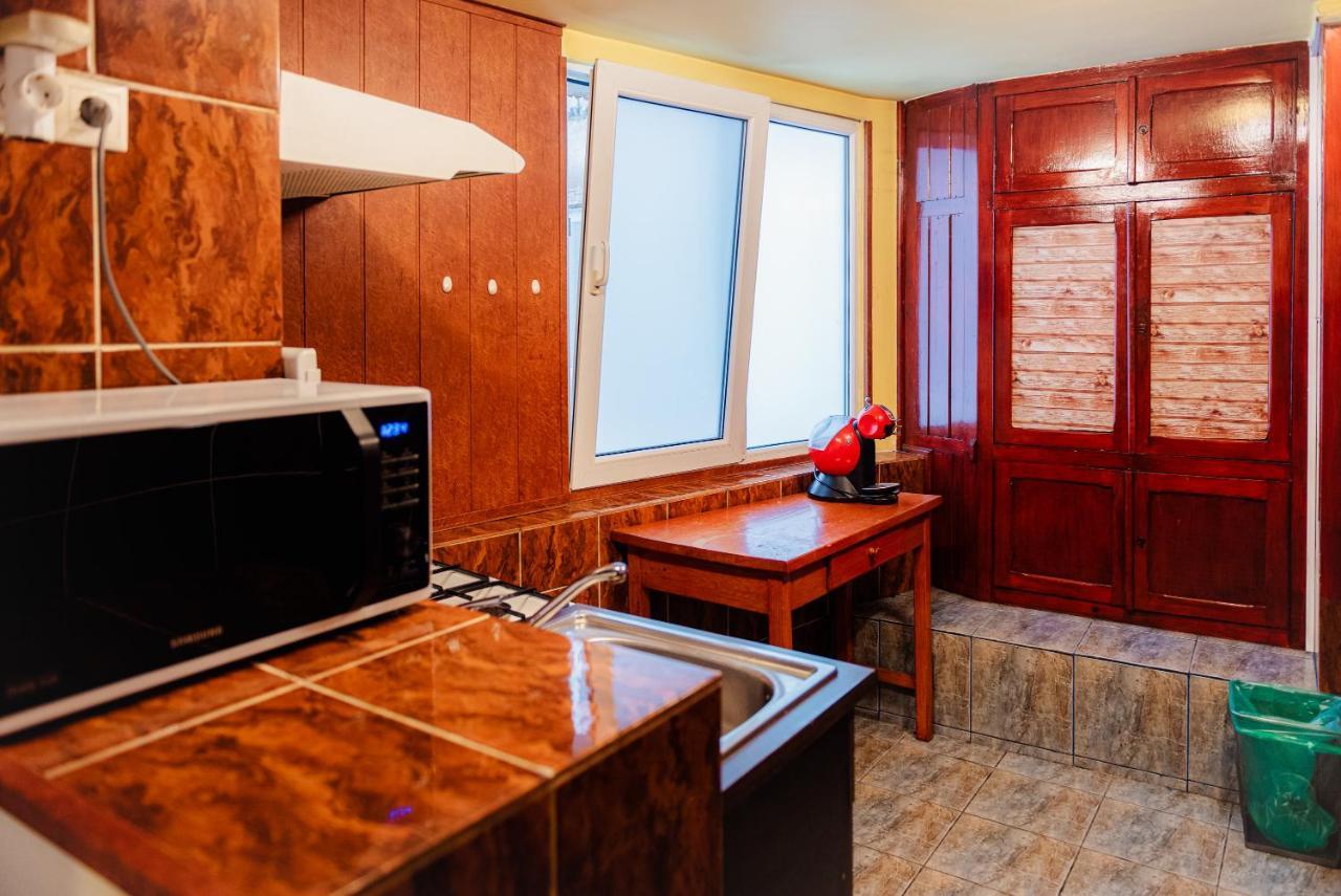 Comfy Apartment With Private Parking And Netflix บูคาเรสต์ ภายนอก รูปภาพ