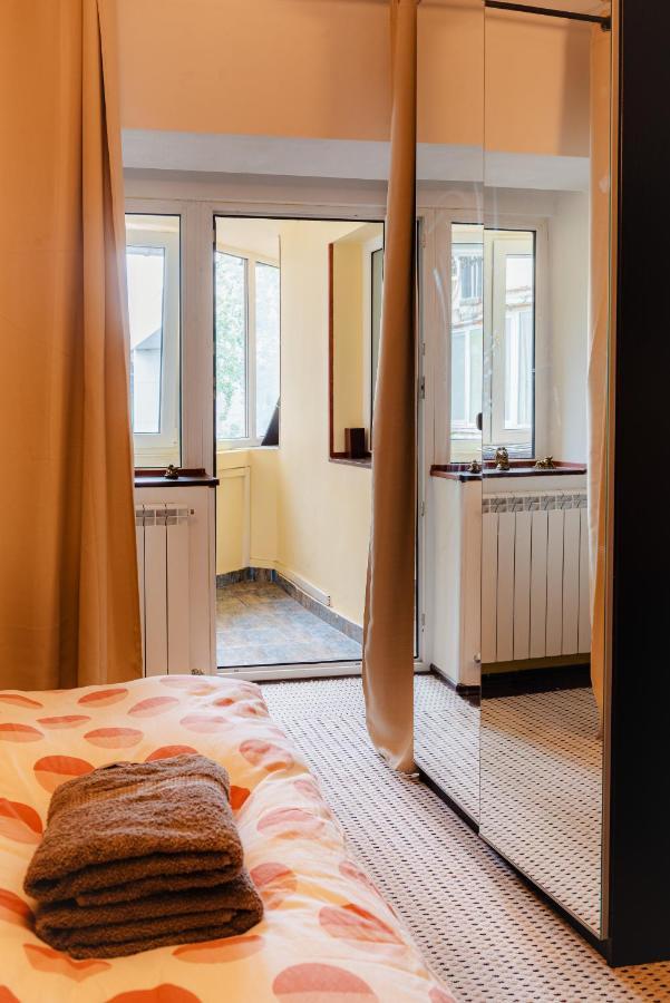 Comfy Apartment With Private Parking And Netflix บูคาเรสต์ ภายนอก รูปภาพ