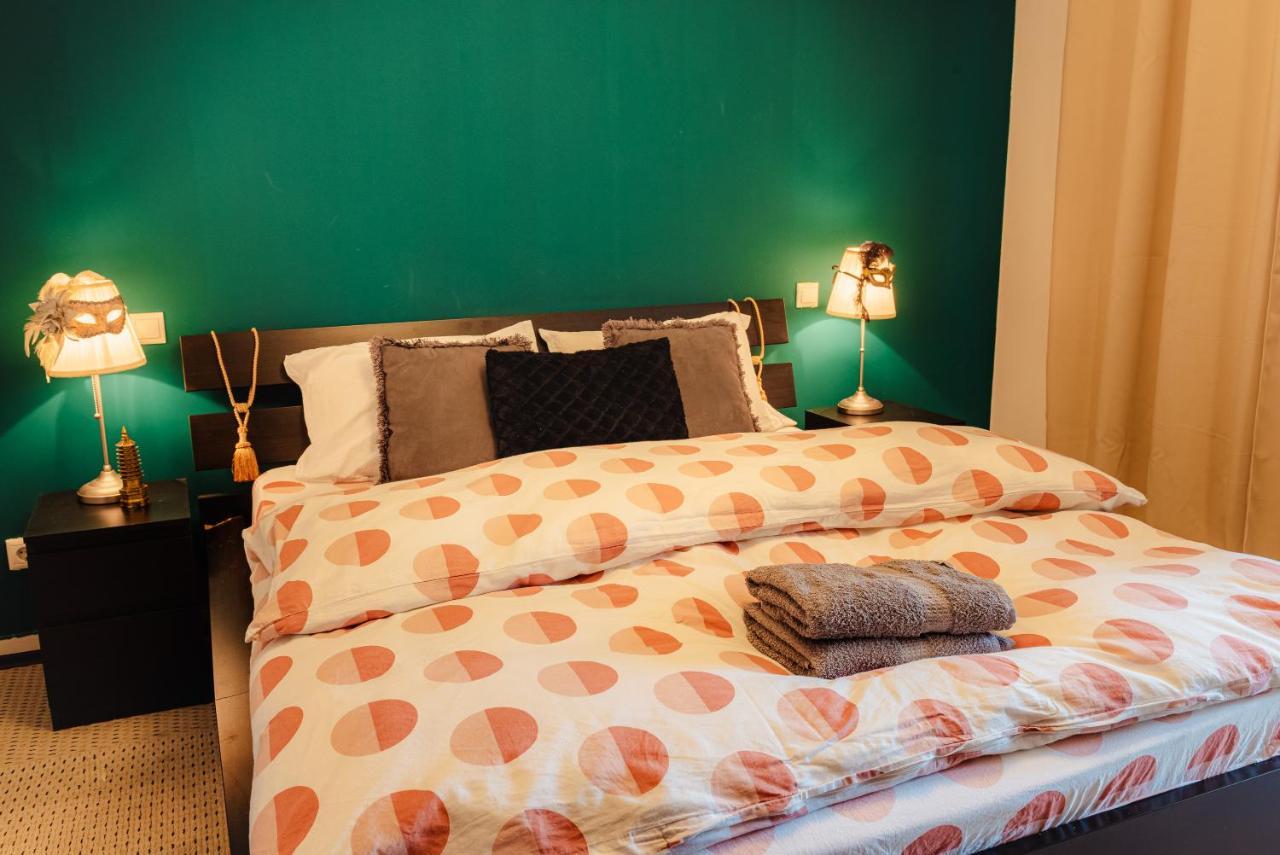 Comfy Apartment With Private Parking And Netflix บูคาเรสต์ ภายนอก รูปภาพ