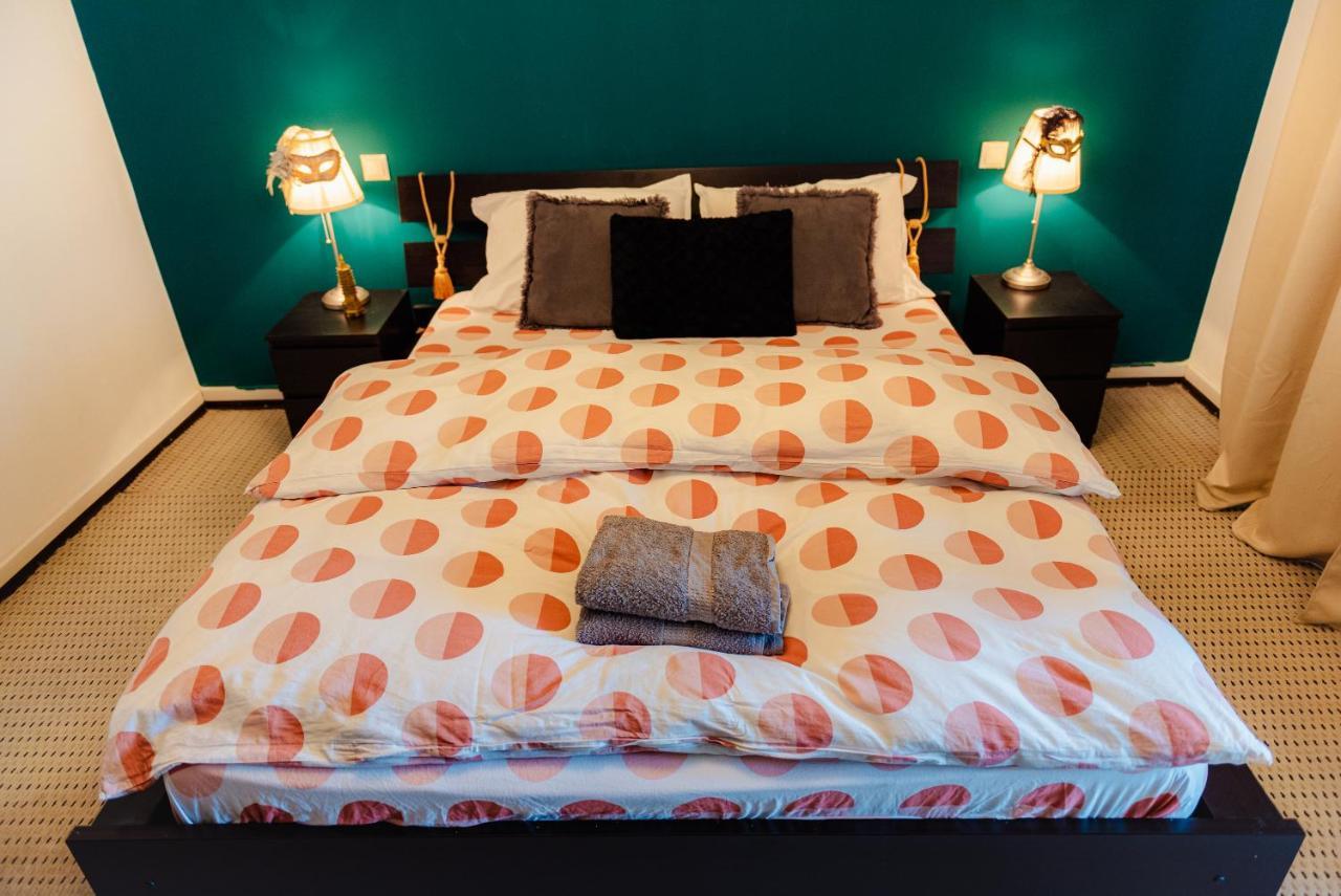 Comfy Apartment With Private Parking And Netflix บูคาเรสต์ ภายนอก รูปภาพ