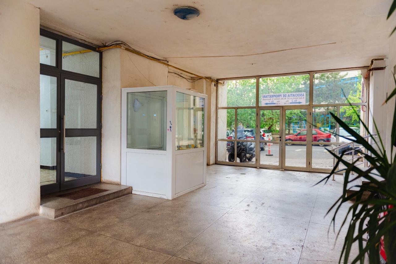 Comfy Apartment With Private Parking And Netflix บูคาเรสต์ ภายนอก รูปภาพ