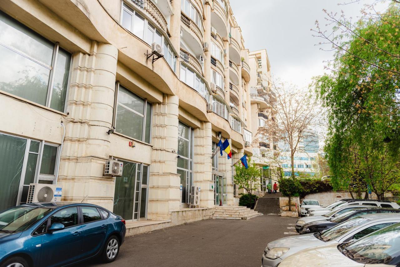 Comfy Apartment With Private Parking And Netflix บูคาเรสต์ ภายนอก รูปภาพ