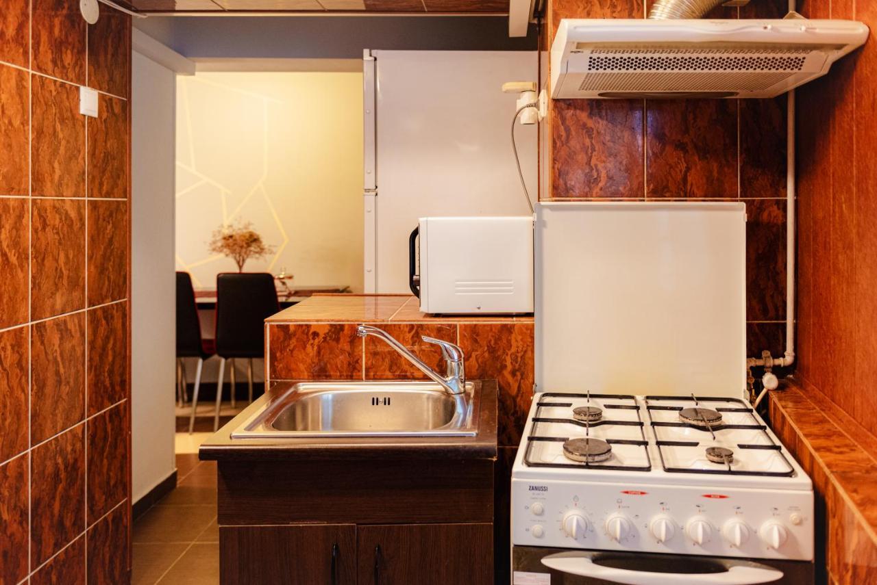 Comfy Apartment With Private Parking And Netflix บูคาเรสต์ ภายนอก รูปภาพ