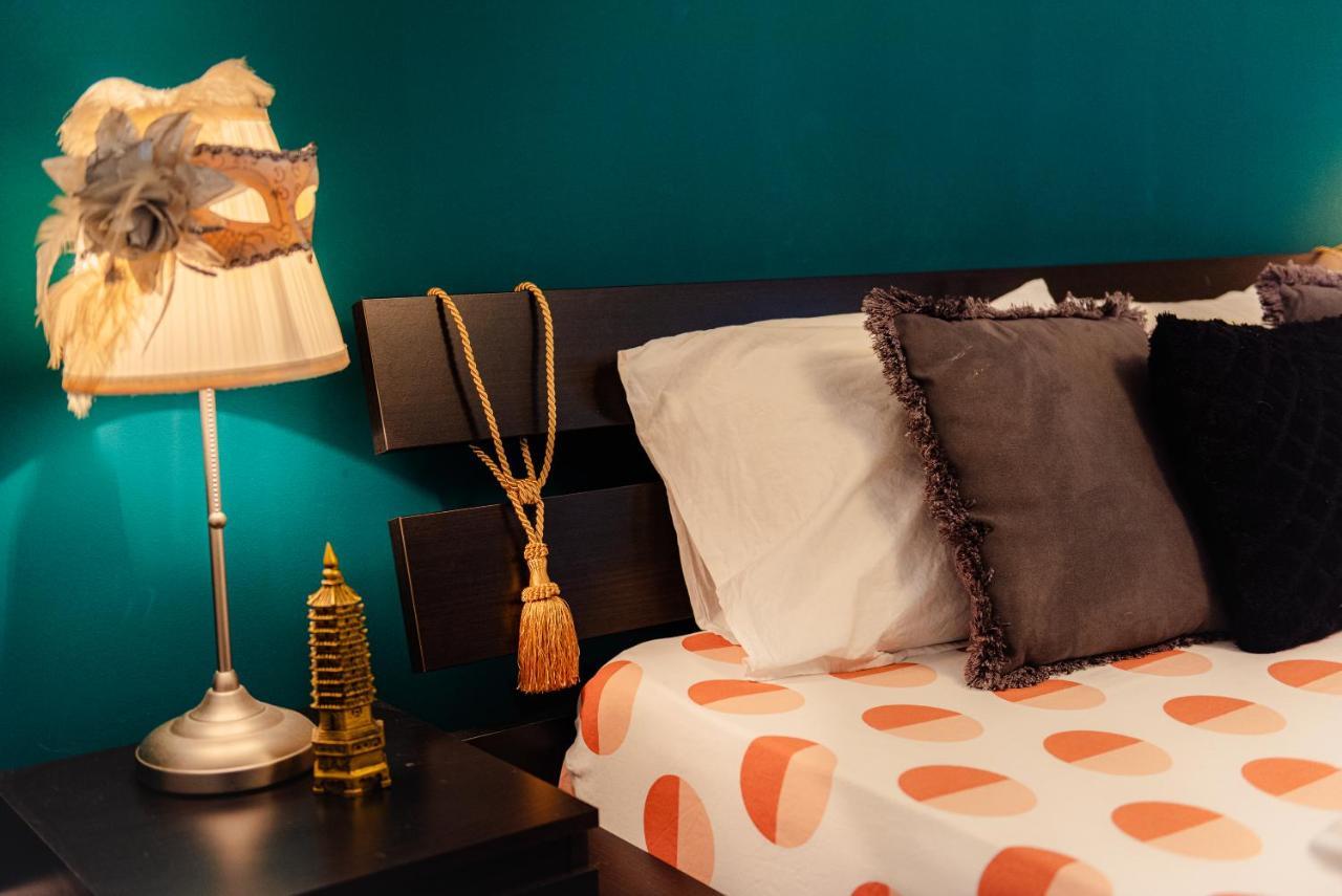 Comfy Apartment With Private Parking And Netflix บูคาเรสต์ ภายนอก รูปภาพ